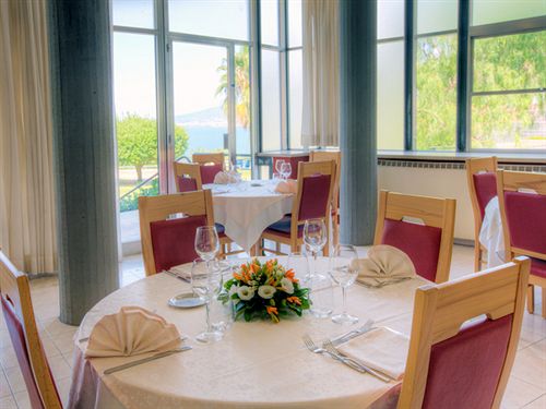 هتل Vesuvian Inn