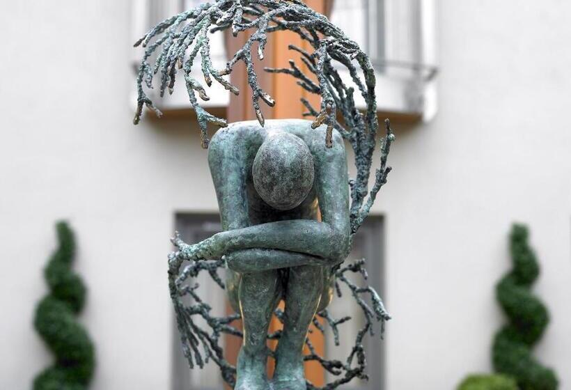 Westport Plaza Hotel, Spa & Leisure