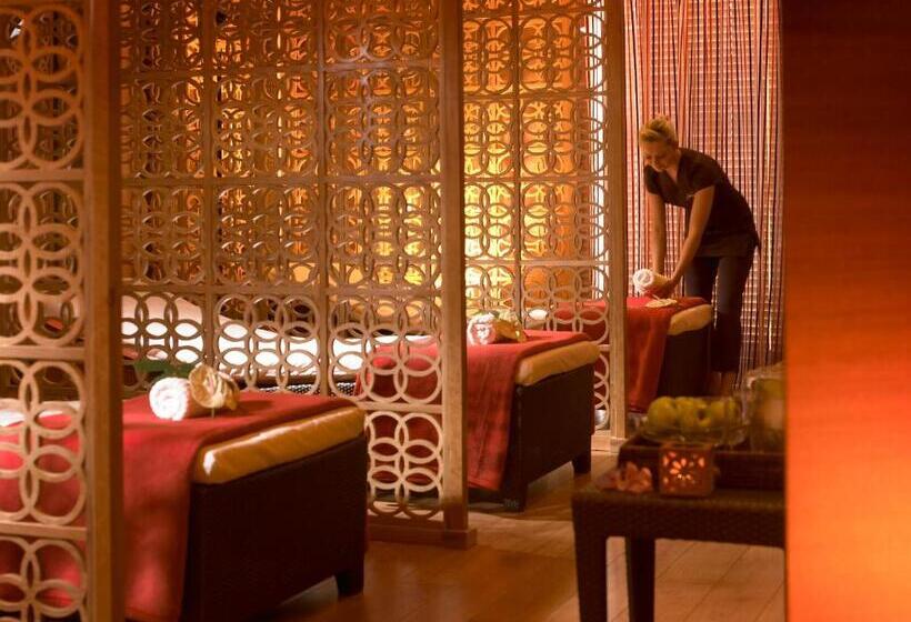 Westport Plaza Hotel, Spa & Leisure