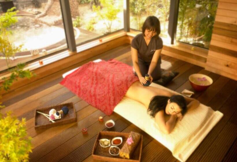 Westport Plaza Hotel, Spa & Leisure