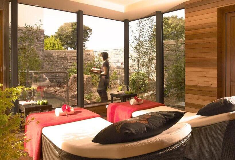 Westport Plaza Hotel, Spa & Leisure