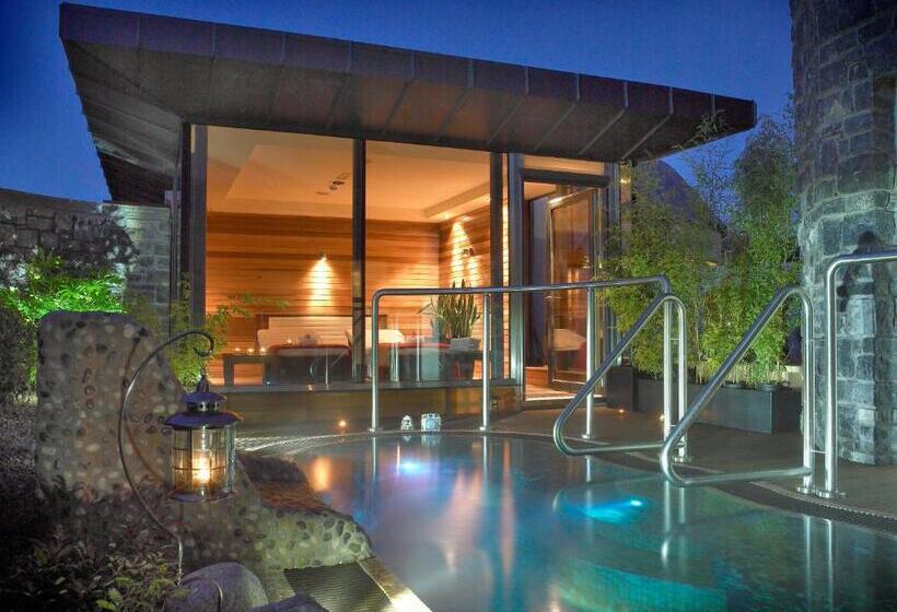 Westport Plaza Hotel, Spa & Leisure