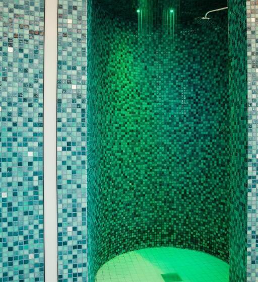 Westport Plaza Hotel, Spa & Leisure