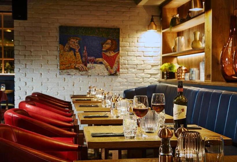 Westport Plaza Hotel, Spa & Leisure