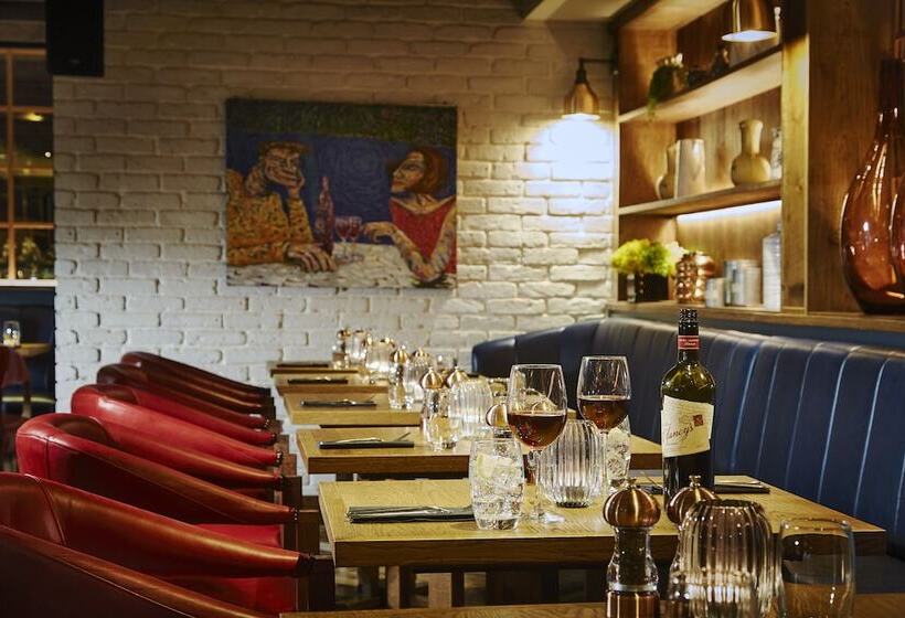 Westport Plaza Hotel, Spa & Leisure