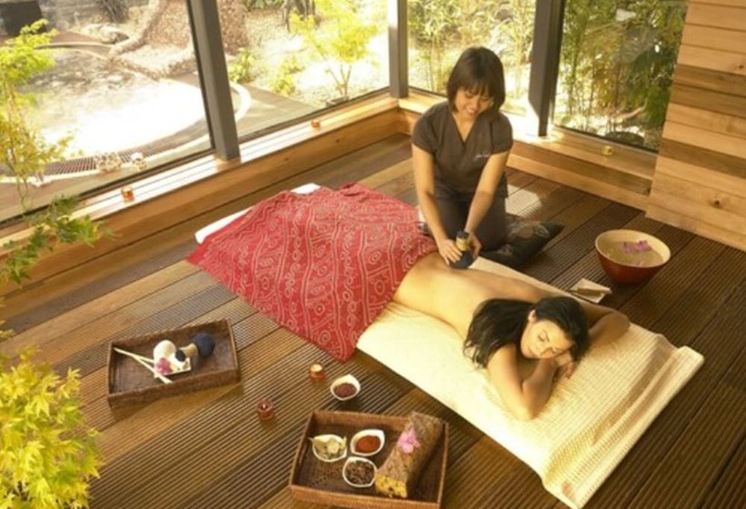 Westport Plaza Hotel, Spa & Leisure