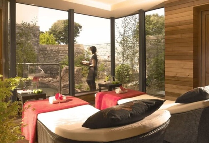 Westport Plaza Hotel, Spa & Leisure