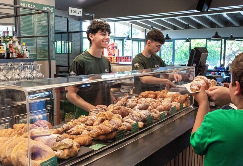 Hu Roma Camping In Town