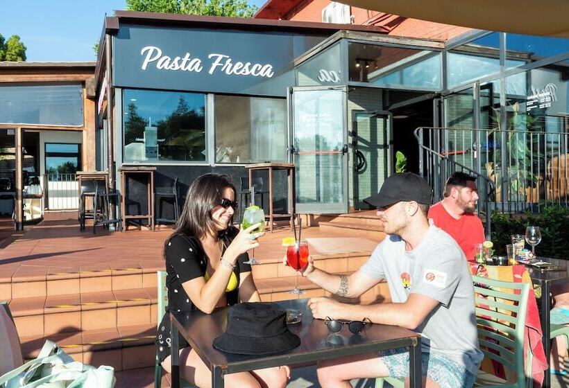 Hu Roma Camping In Town