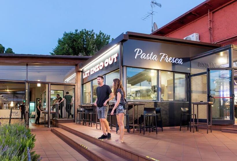 Hu Roma Camping In Town