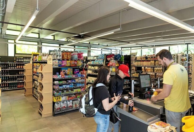 Hu Roma Camping In Town