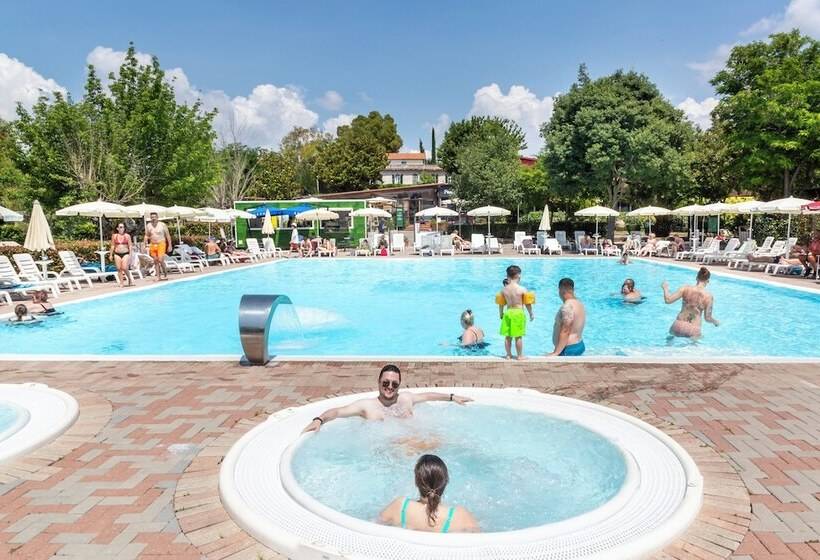 Hu Roma Camping In Town