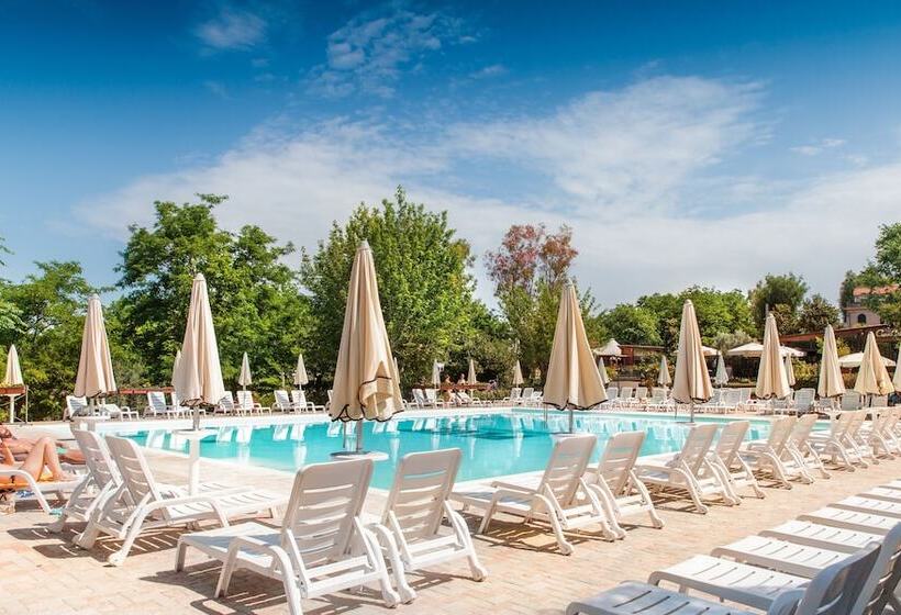 Hu Roma Camping In Town