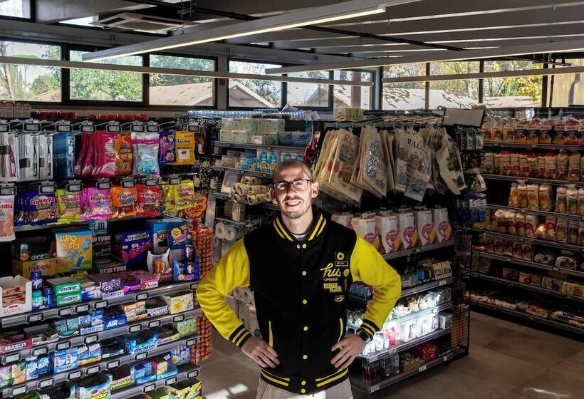 Hu Roma Camping In Town