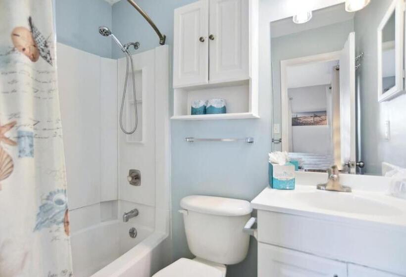 5 Stars Peaceful Condo 7 Min Walk To The Beach