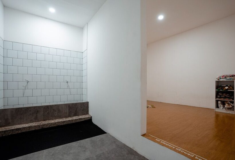 هاستل Bobopod Kota Lama, Semarang