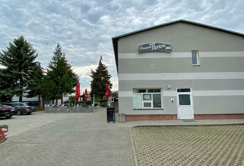 הוסטל Pension Florion