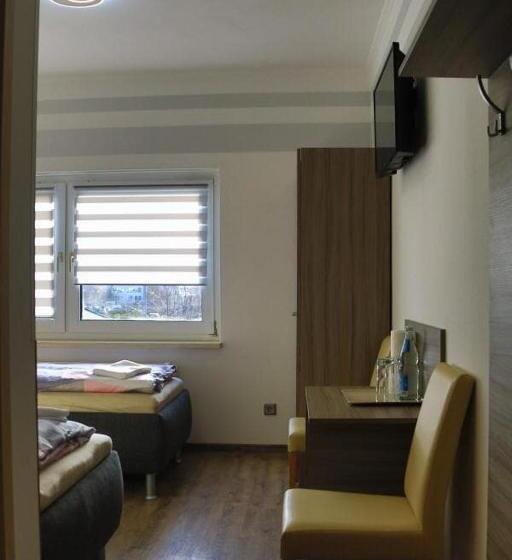 הוסטל Pension Florion