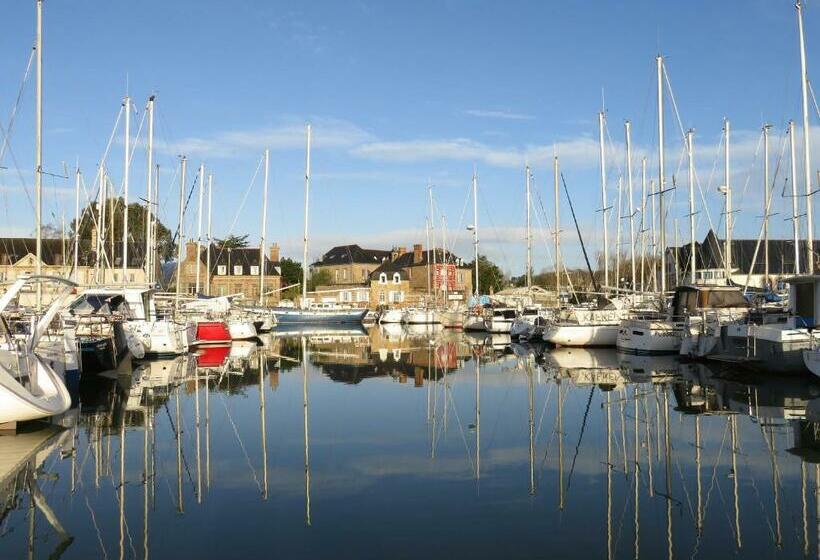 تختخواب و صبحانه Maison D’hôtes Kergiquel