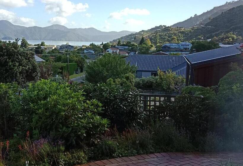 تختخواب و صبحانه Moana View