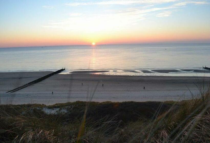 ベッドアンドブレックファースト Luxe Prive Kamer   Studio In Villa Aan Zee, Dishoek, Vernieuwd