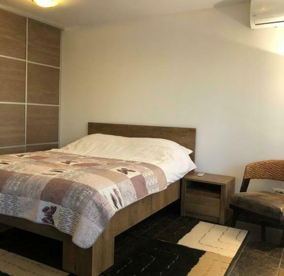 تختخواب و صبحانه Studio