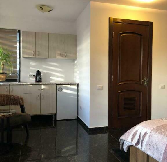 تختخواب و صبحانه Studio