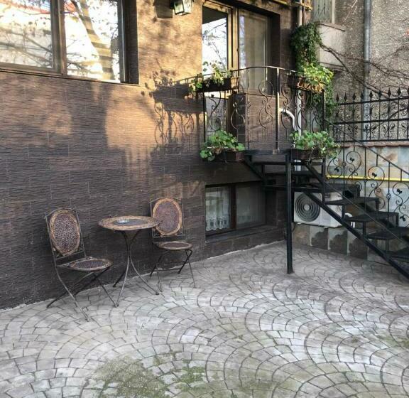 تختخواب و صبحانه Studio