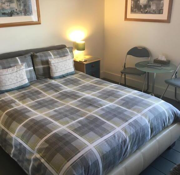 مبيت وإفطار The Corner House