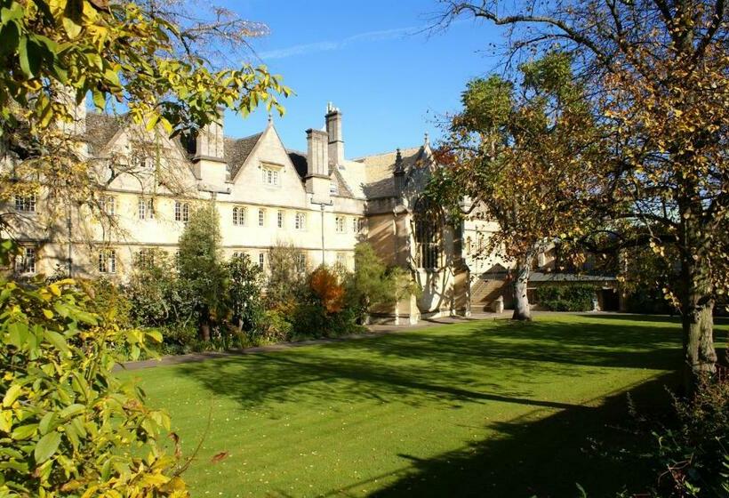 Bed and Breakfast Wadham College
