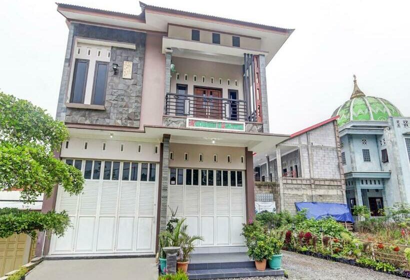 Отель Reddoorz At Jalan Dieng 3