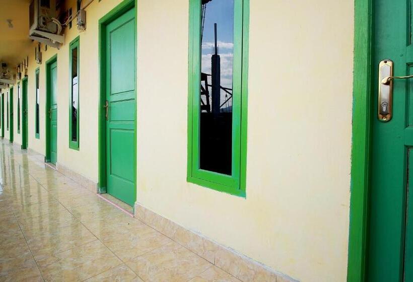 בית מלון כפרי Reddoorz Near Jalan Sejahtera Lubuk Linggau