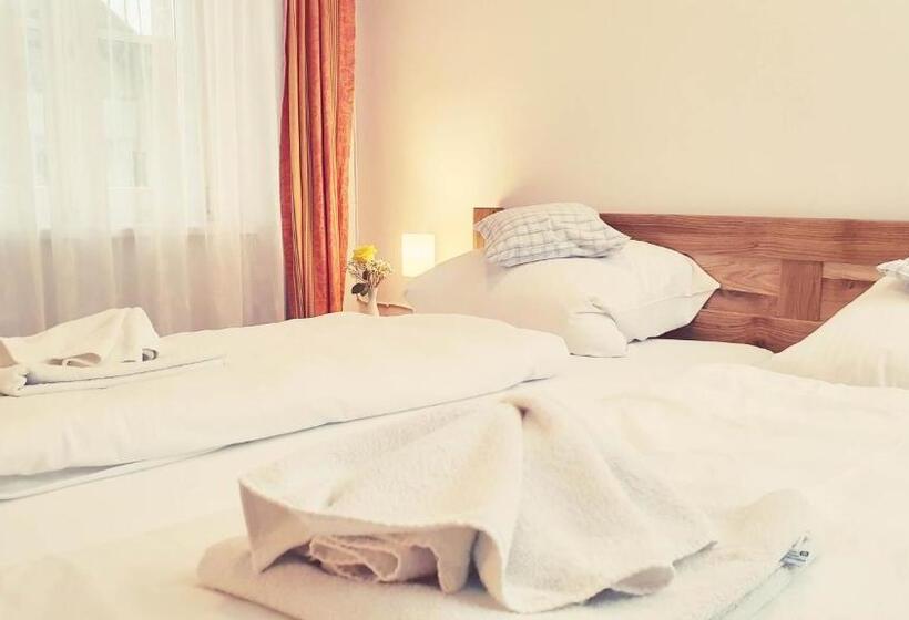 ホテル Wirtshaus Zum Baumbach