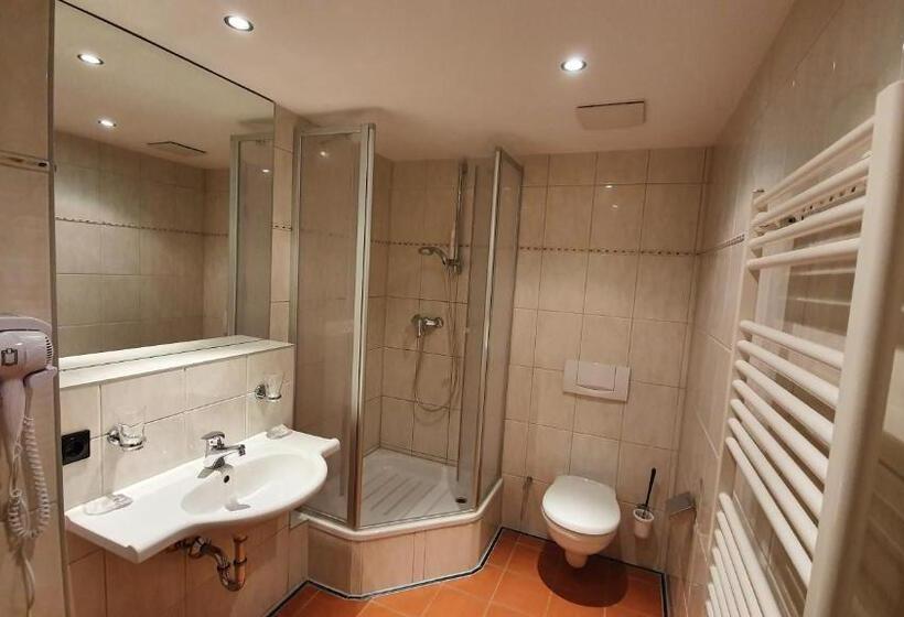 ホテル Wirtshaus Zum Baumbach