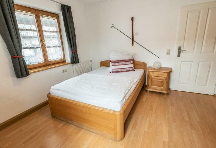 ペンション Ammergau Lodge