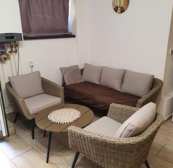 פנסיון Ayana Central House