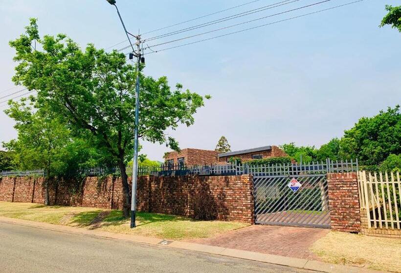 פנסיון B S At Strauss