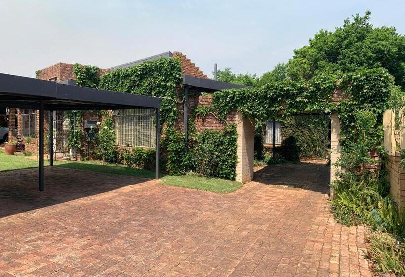 פנסיון B S At Strauss