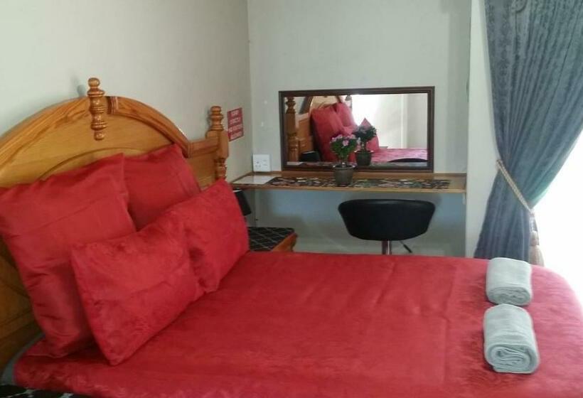 פנסיון Chariots Guest House