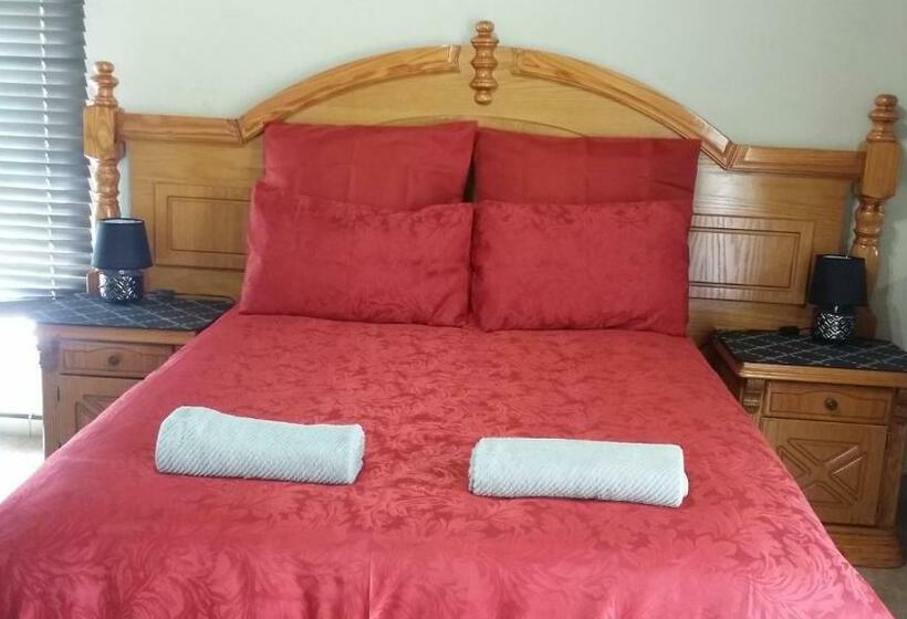 פנסיון Chariots Guest House