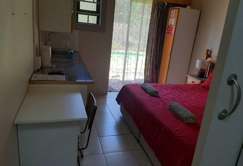 פנסיון Chariots Guest House