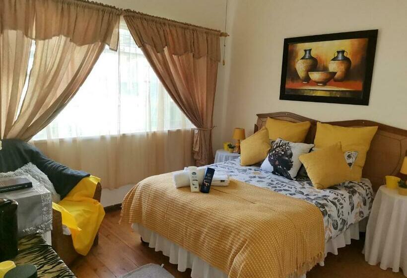 بنسيون Garden Cottage Guest House