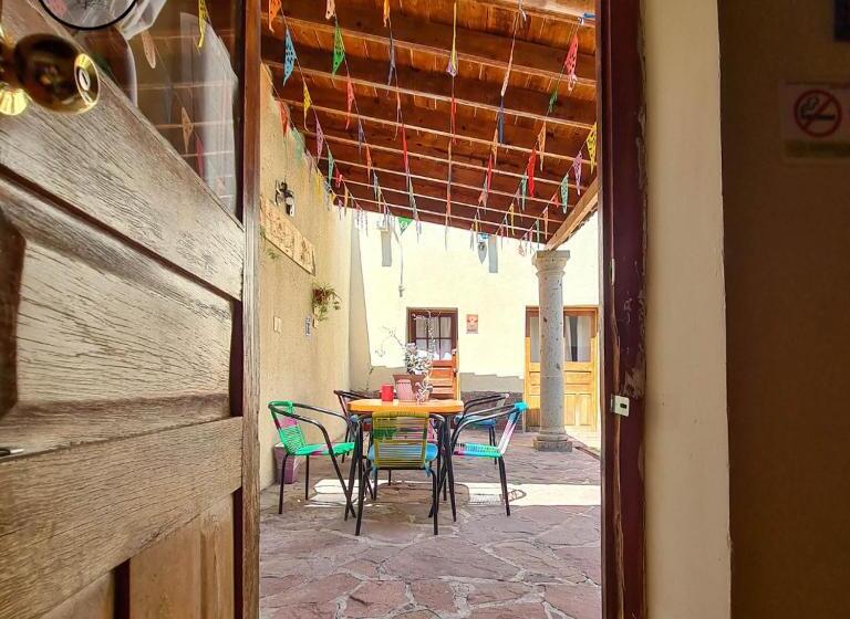 پانسیون Hostal Iká