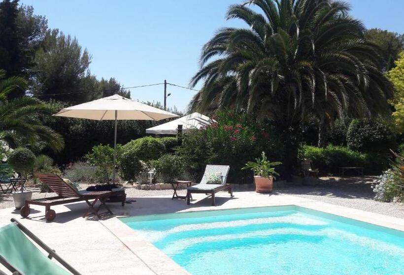 펜션 La Grenotte Au Castellet