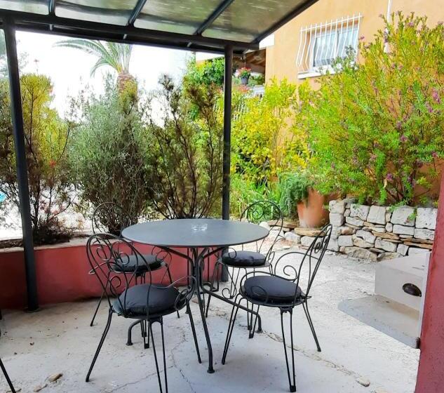 펜션 La Grenotte Au Castellet