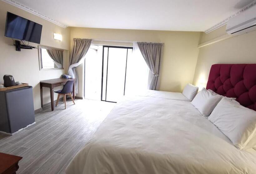 Пансион Lucolo Palace B&b East London