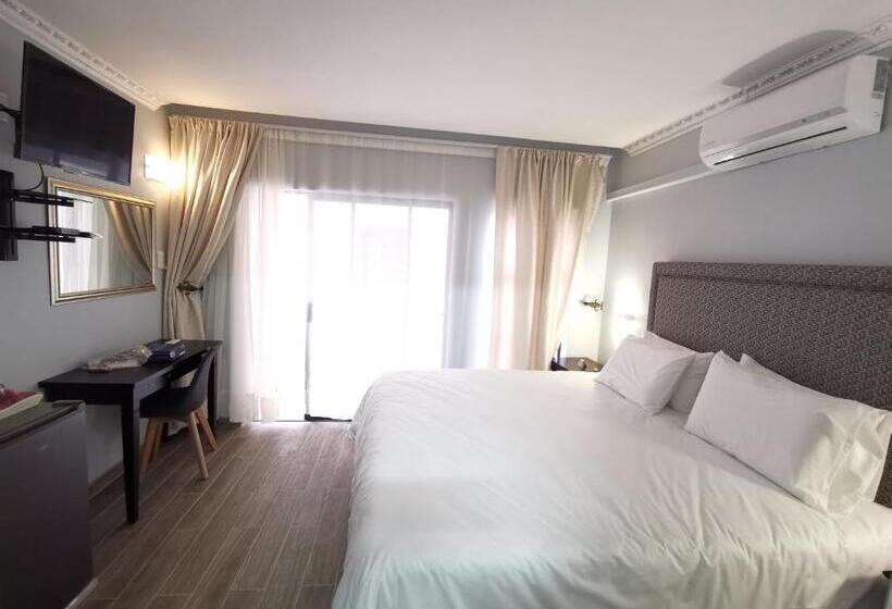 Пансион Lucolo Palace B&b East London