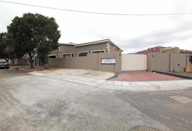 Пансион Lucolo Palace B&b East London