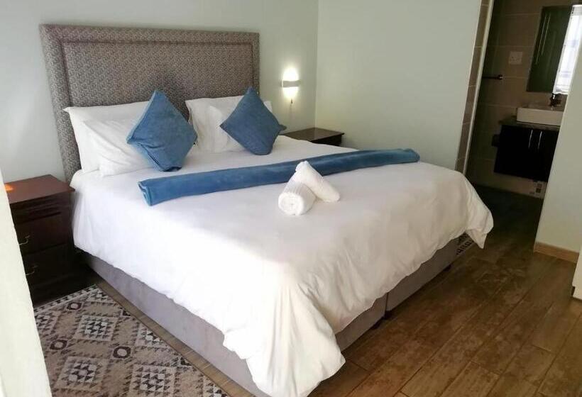 Пансион Lucolo Palace B&b East London