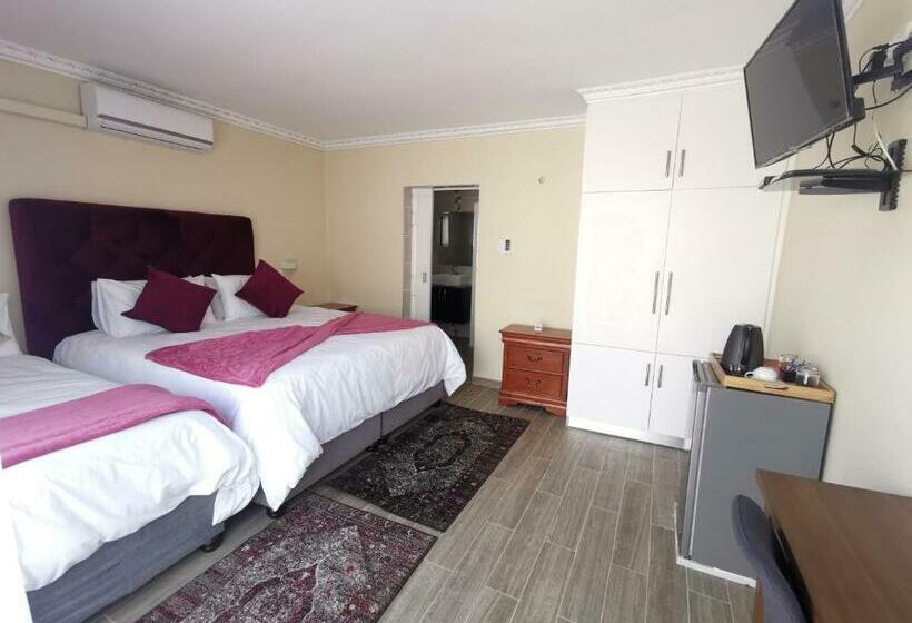 پانسیون Lucolo Palace B&b   East London